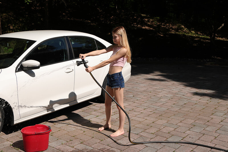 Юлия, 23 года, 0 размер груди